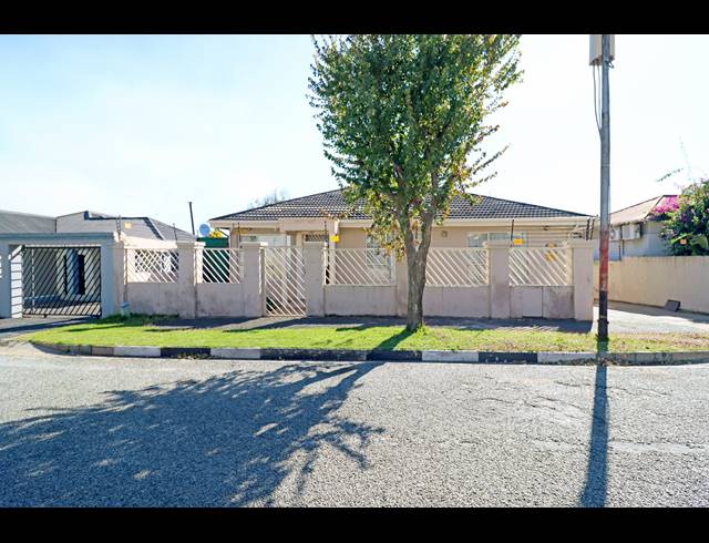 4 BEDROOM HOUSE FOR SALE IN CROSBY